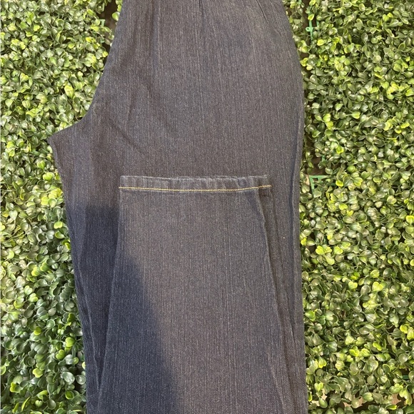 Laura Scott - Picture 4 of 14